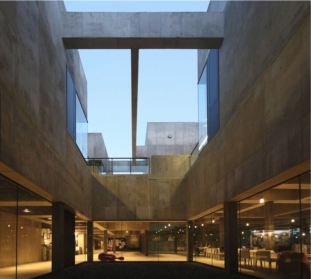 Toho Gakuen School of Music / Nikken Sekkei in Tokyo, Japan. Cortesia de WAF.