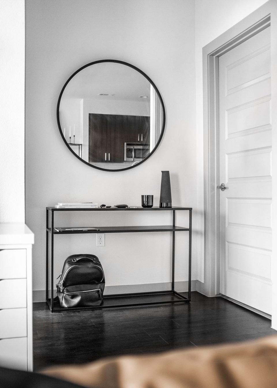 espelhos circular, com borda em metal preto