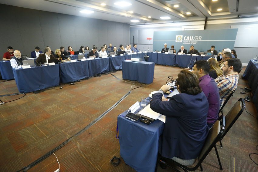 CAU recusa registro profissional de estudantes de EaD